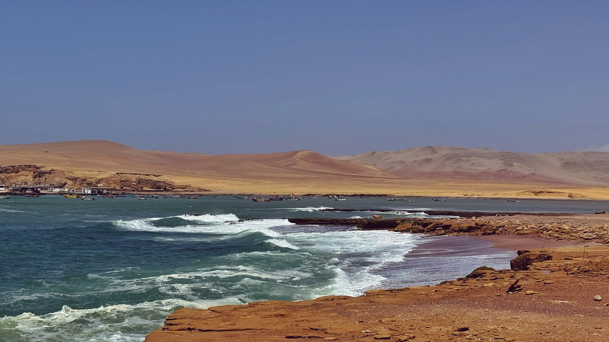 Costa desértica del norte del Perú
